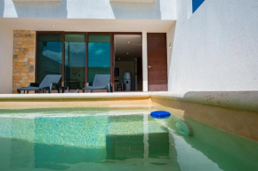 New Modern Villa, PRIVATE pool, high internet speed, 2 blocks from the beach
